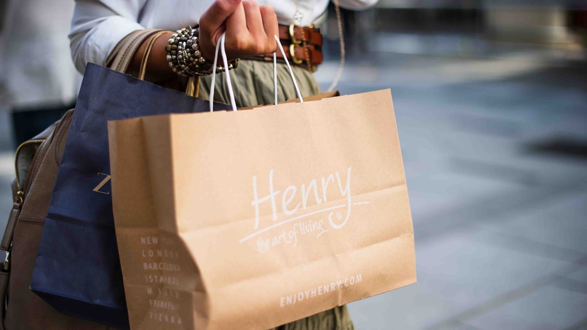 Shopping bags representing online cashback purchases